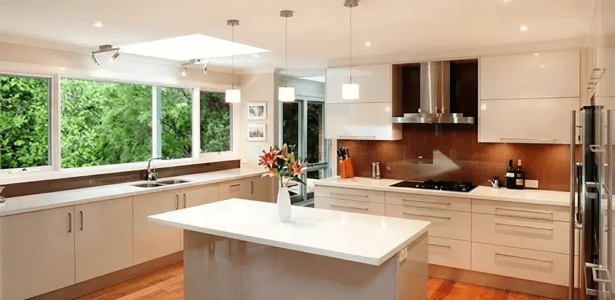 Kitchen cabinet refacing and remodel results in a modern kitchen in Portland, OR